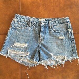 Like new! Frame Denim Le Grabd Garçon short, light wash, destructed! SZ 29!